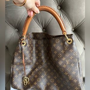 Louis Vuitton Artsy MM
